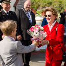 Johan Øverdal presented the Queen with flowers (Photo: Ned Alley / NTB scanpix)